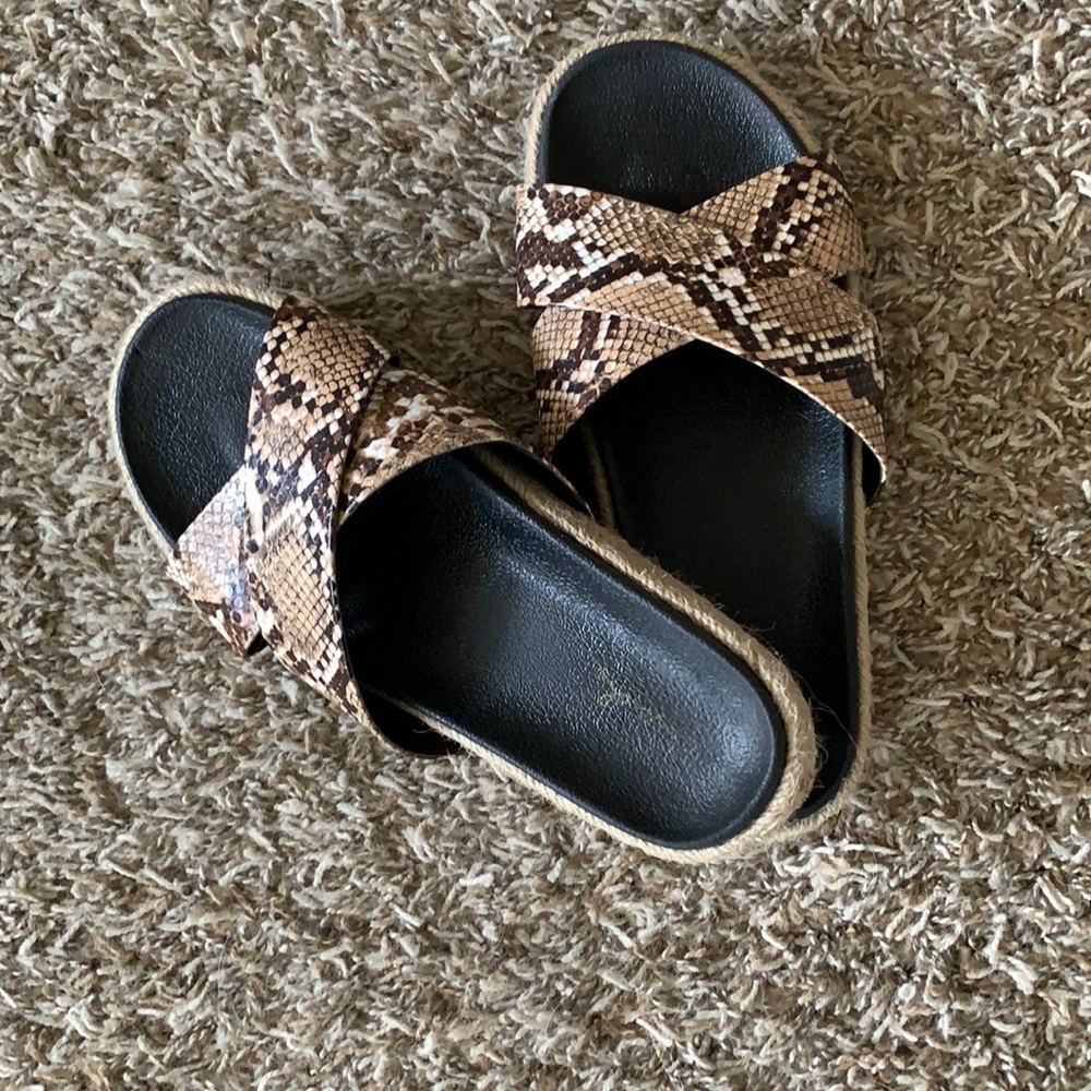 Qupid Women’s Snake print Sandals